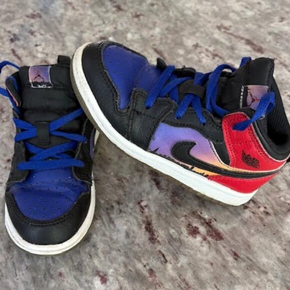 Jordan 1's 10c "Skyline" - Picture 2 of 2